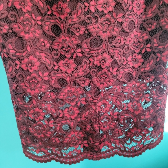 🏷1/$15, 2/$20, 3/$27 Reitmans red floral overlay skirt - Picture 4 of 4